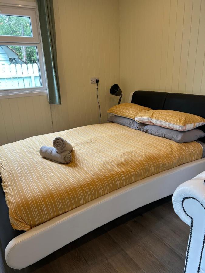 1Lochness Glam Lodges Inverness Exteriör bild