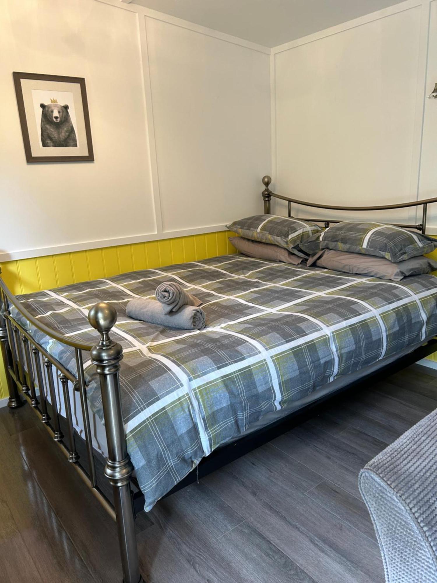 1Lochness Glam Lodges Inverness Exteriör bild