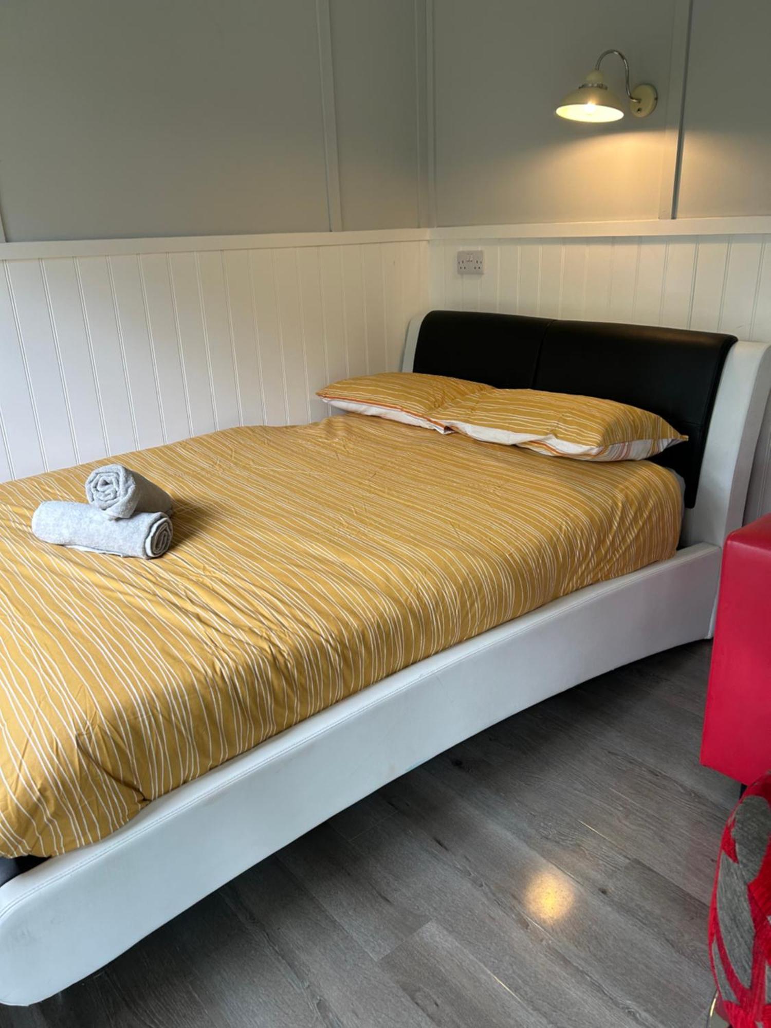 1Lochness Glam Lodges Inverness Exteriör bild