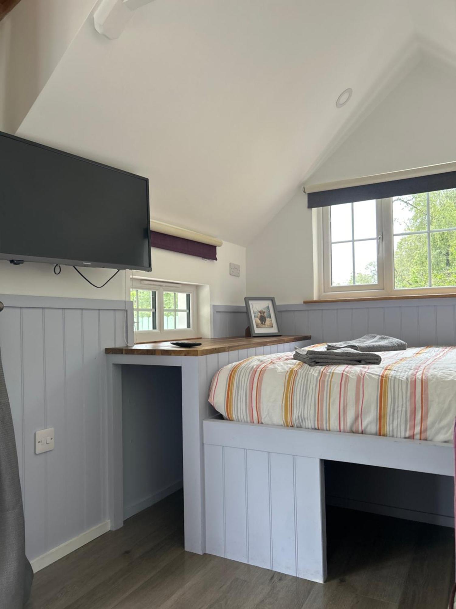 1Lochness Glam Lodges Inverness Exteriör bild