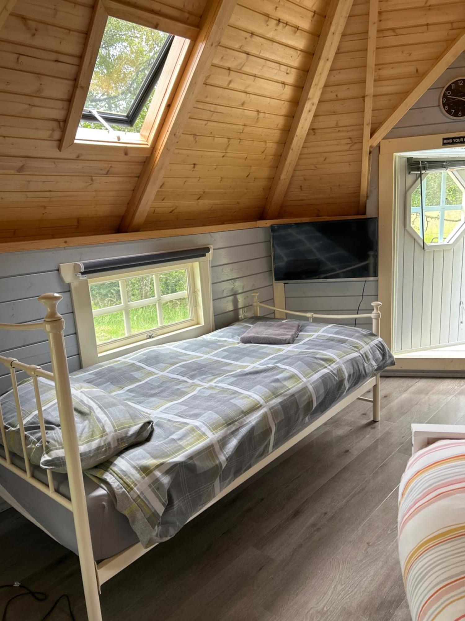 1Lochness Glam Lodges Inverness Exteriör bild