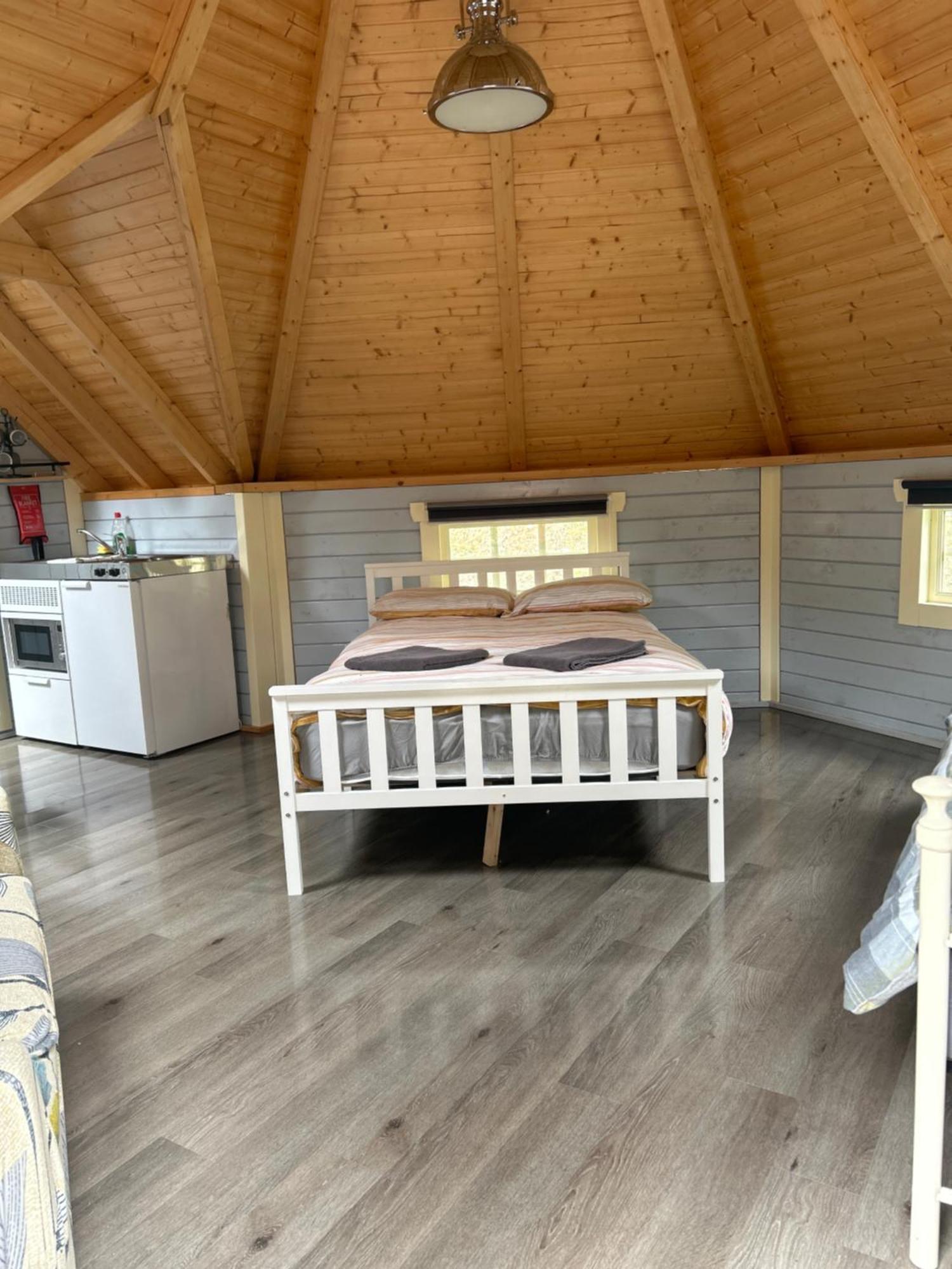 1Lochness Glam Lodges Inverness Exteriör bild