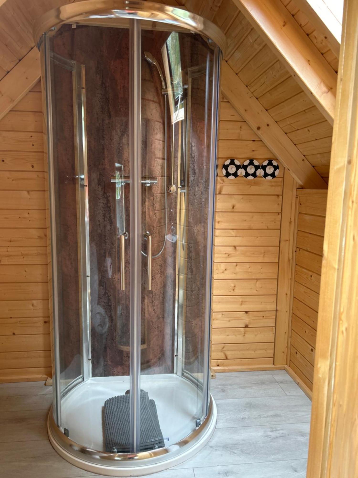 1Lochness Glam Lodges Inverness Exteriör bild