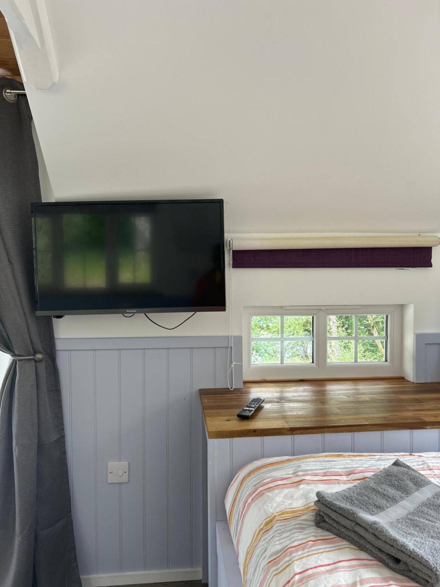 1Lochness Glam Lodges Inverness Exteriör bild